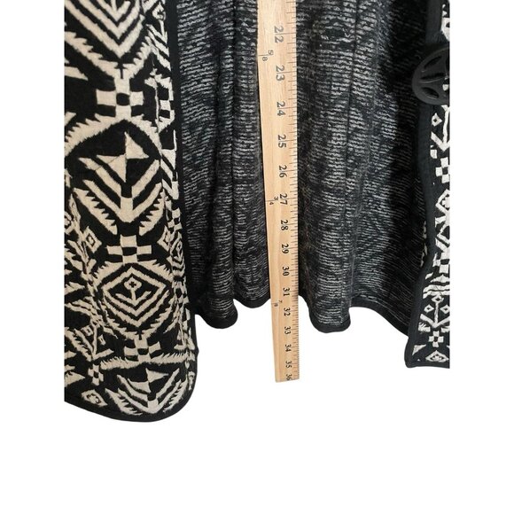 Thomas & Olivia Open Front Cardigan Sweater Black White Aztec Tribal Knit Size M - Picture 8 of 9